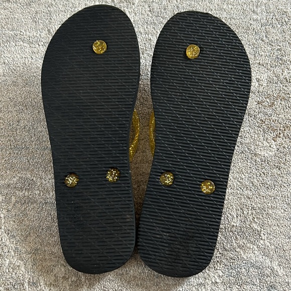 Minnesota Vikings Flip-flops.  Just in time for FB season!  Great condition sz 9 - Picture 2 of 5